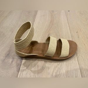 Cushionaire strappy sandals